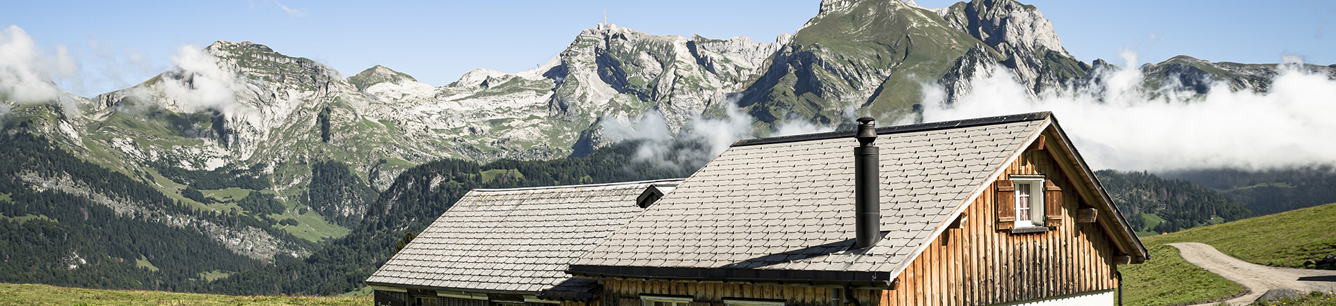 Cabanes dans les Alpes suisses